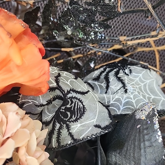 Halloween wreath - Picture 3 of 6